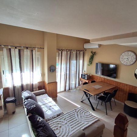 Delight Apartments Golem  Luaran gambar